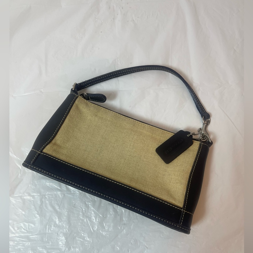 Vintage coach 6115 navy blue Linen leather  Pochette.